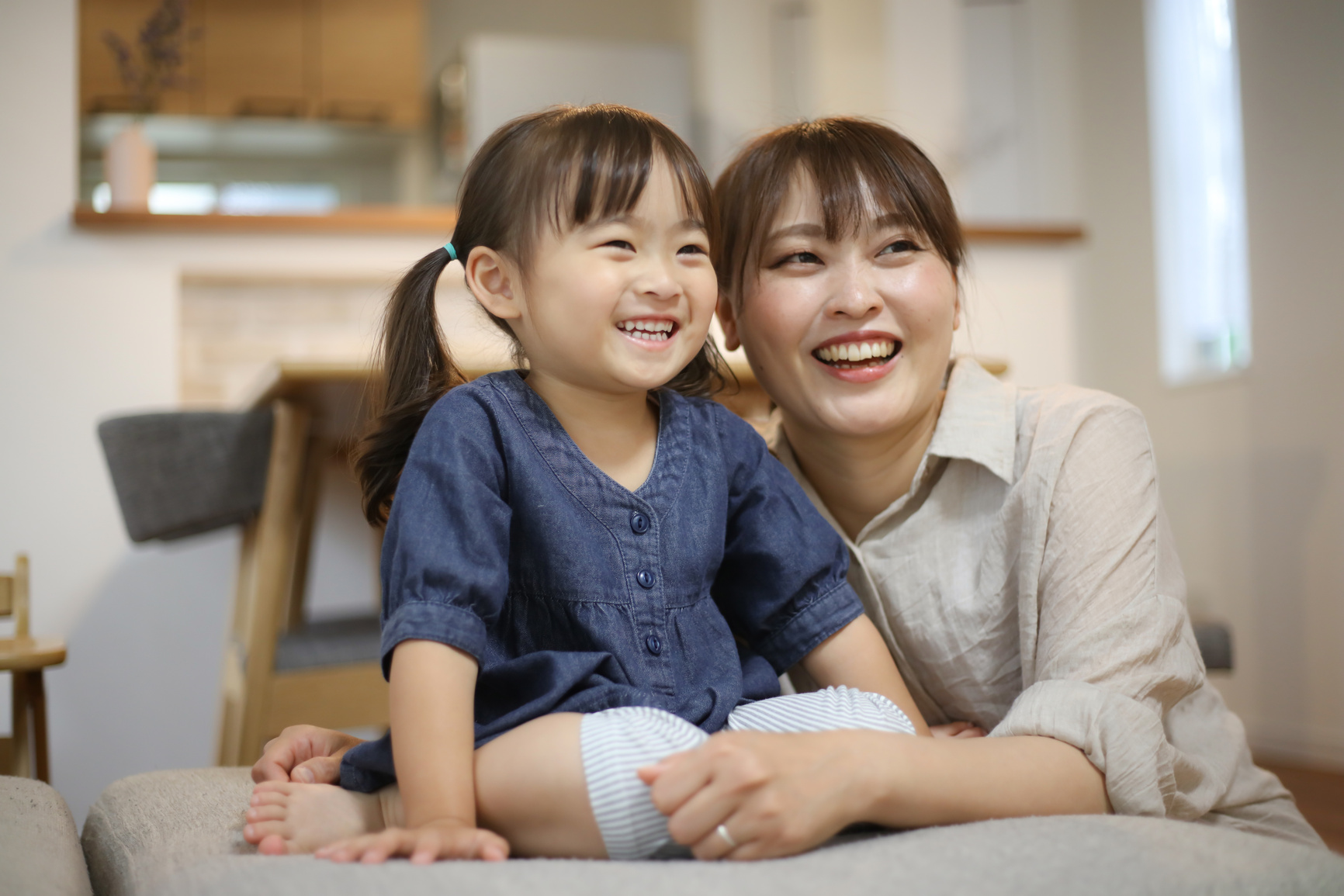 parent and child watching tv